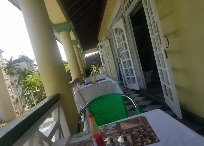 Rosi Ocean Hotel Ocho Rios
